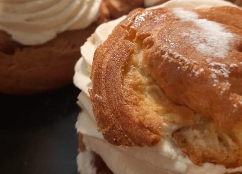 Feet in the dish and Aubane pastries