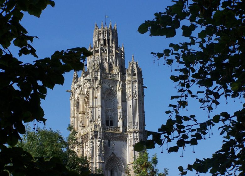 Turm der Kirche Sainte-Madeleine